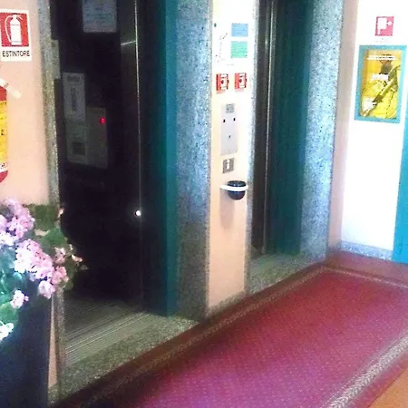 米勒拉杜公寓式酒店 3*